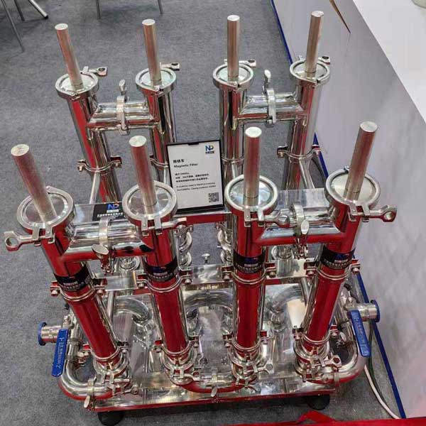 Chariot de filtration magnétique pour la suspension de batterie au lithium