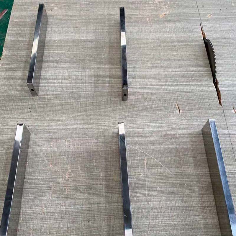 Einblick in die Hygienestandards für magnetische Stäbe in Lebensmittelqualität bei der Materialreinigung 2 Square Magnetic Rod 202601 1 | MagnetGlobal