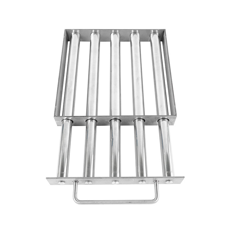 Easy-Clean Pull-Out Magnetic Grid